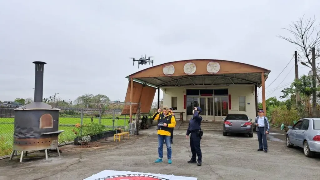 紫南宮吃丁酒湧人潮　竹山警出動「無人機」空中航拍　守護民眾用路安全