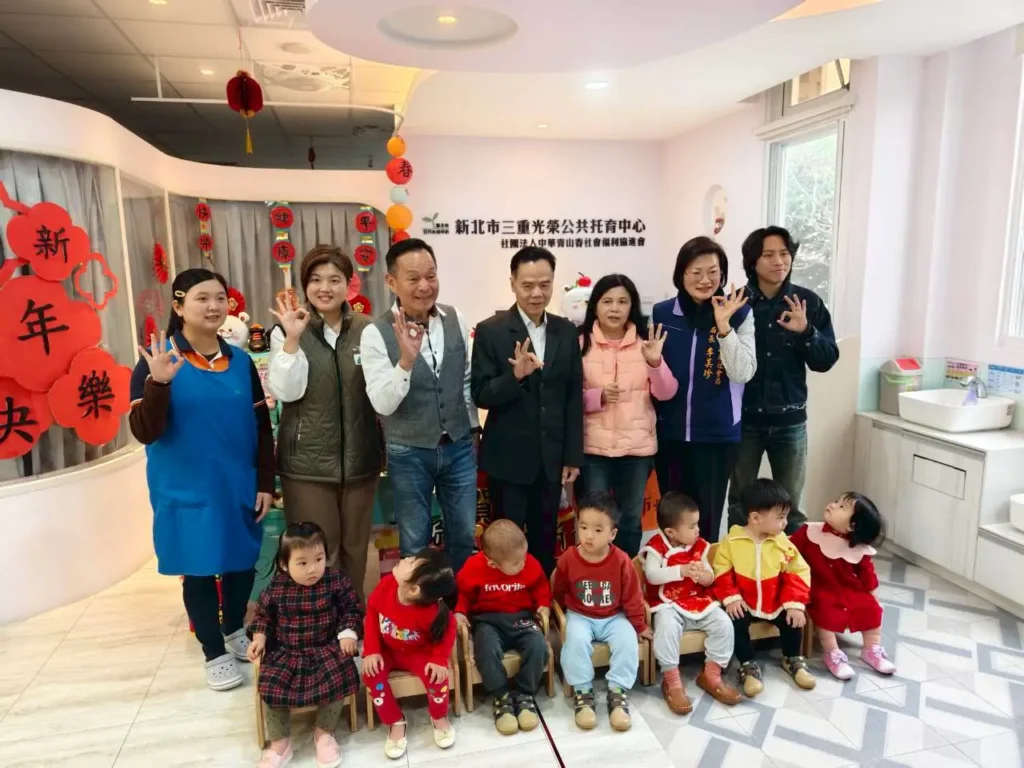 李余典議員媒合美萬新捐贈童鞋　盼三重區公托中心伴幼兒快樂成長
