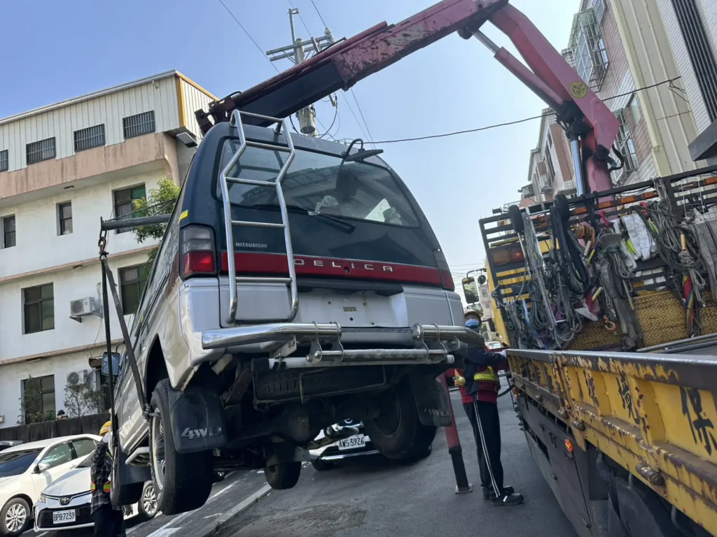 廢棄機動車輛占用道路　中市環保局攜手警察局114年清除逾3,300輛