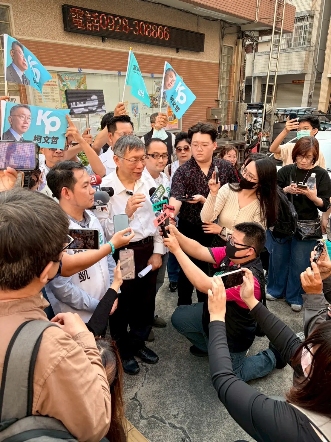 柯文哲南下高雄-以座談佈局年底選戰！交通、平權、高齡社會「人民才是政治的主體」