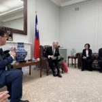 台中客語繪本《貓頭鳥》獲國際金獎　中市客委會拜會駐英代表處