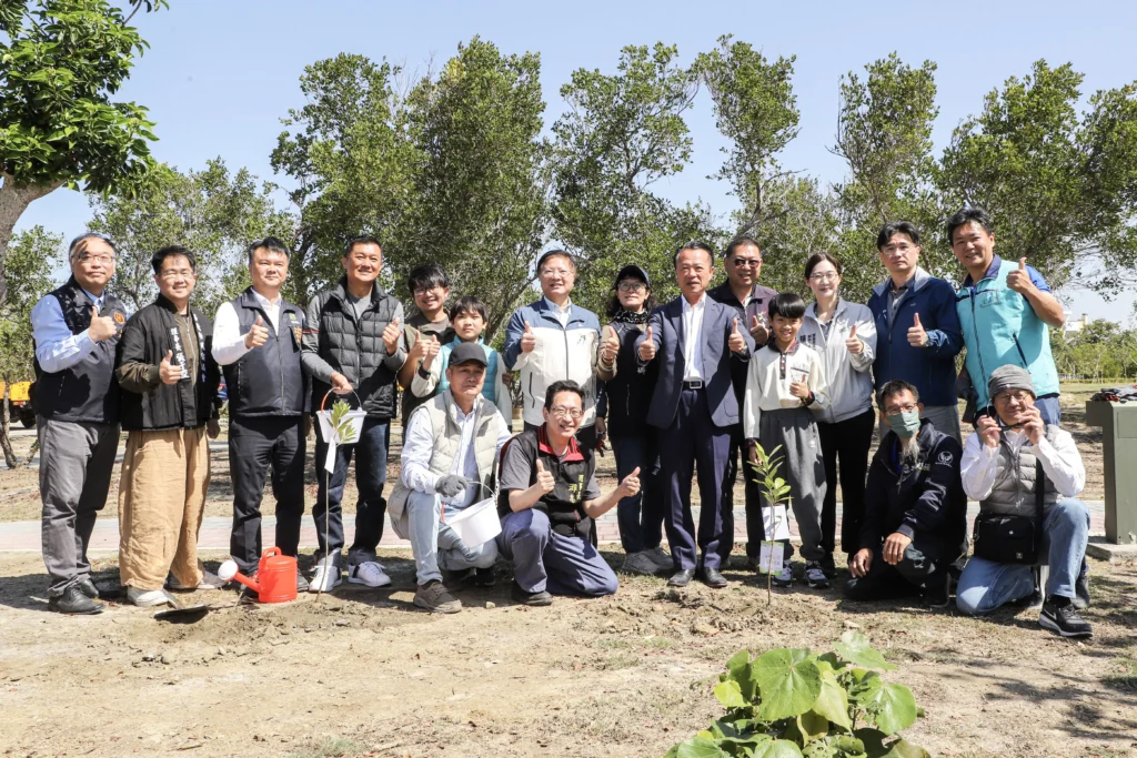 布袋高跟鞋教堂添綠意　植樹節種下500株喬灌木