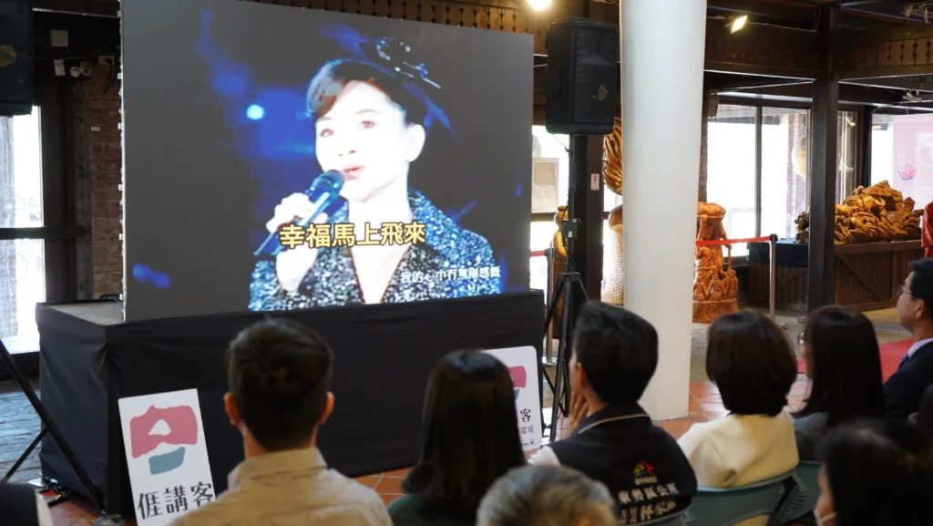 「飛上東勢角」特展爆紅　全台鳳飛飛粉絲湧入台中山城朝聖