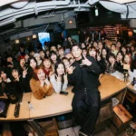 howz-攜專輯空降信義一級鬧區-親手調製香水加碼簽名現場送