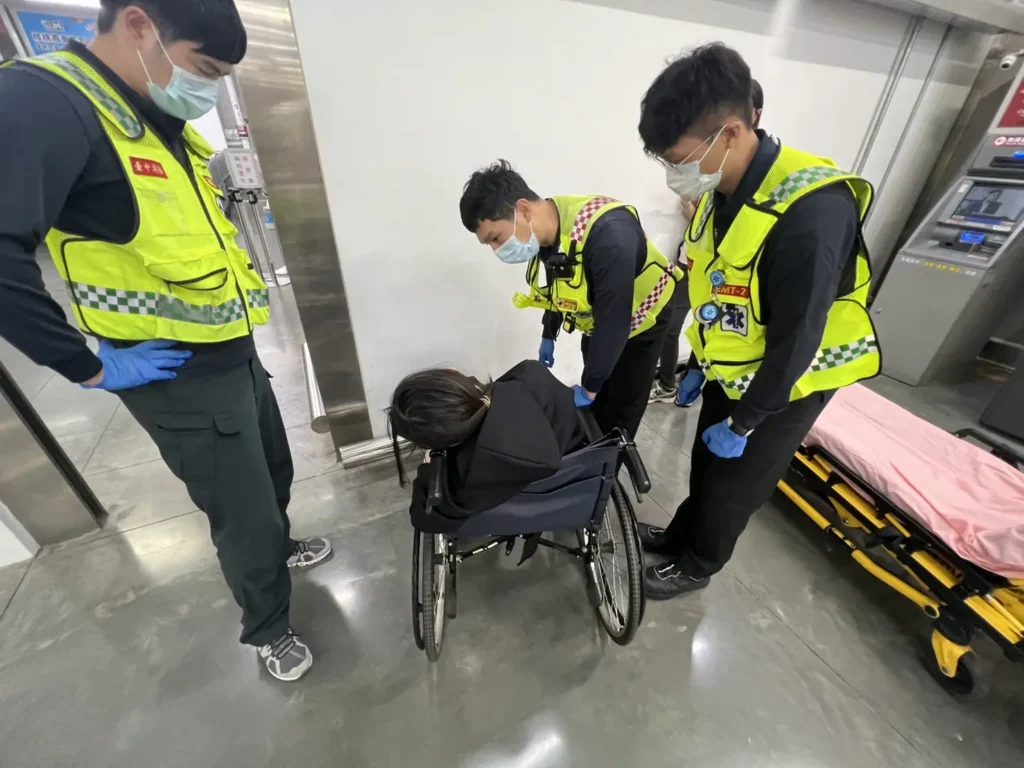 廁所內一句「救我」牽起善意 好市多助尋人 救命恩人留言現身