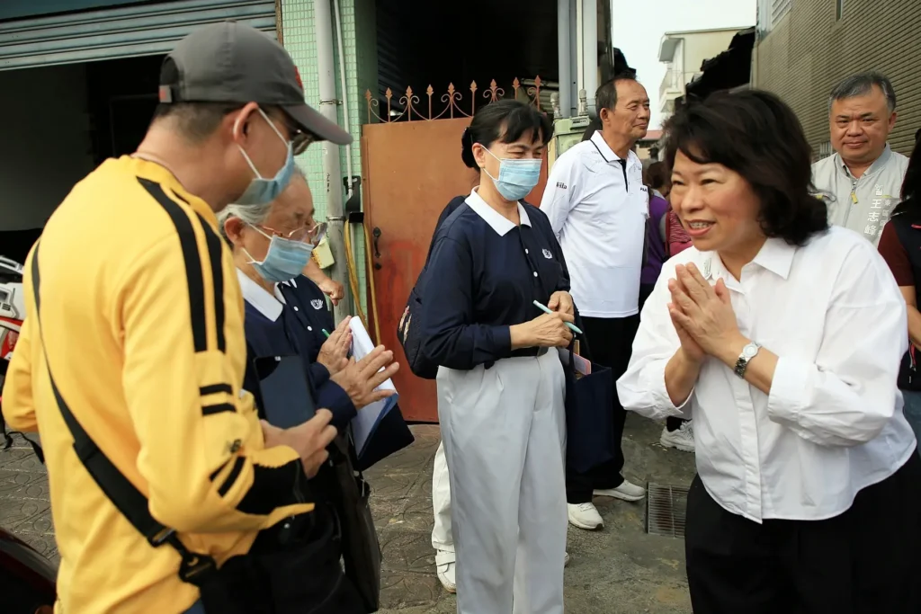 嘉義市清晨惡火毀13屋　黃敏惠率隊慰問啟動援助機制