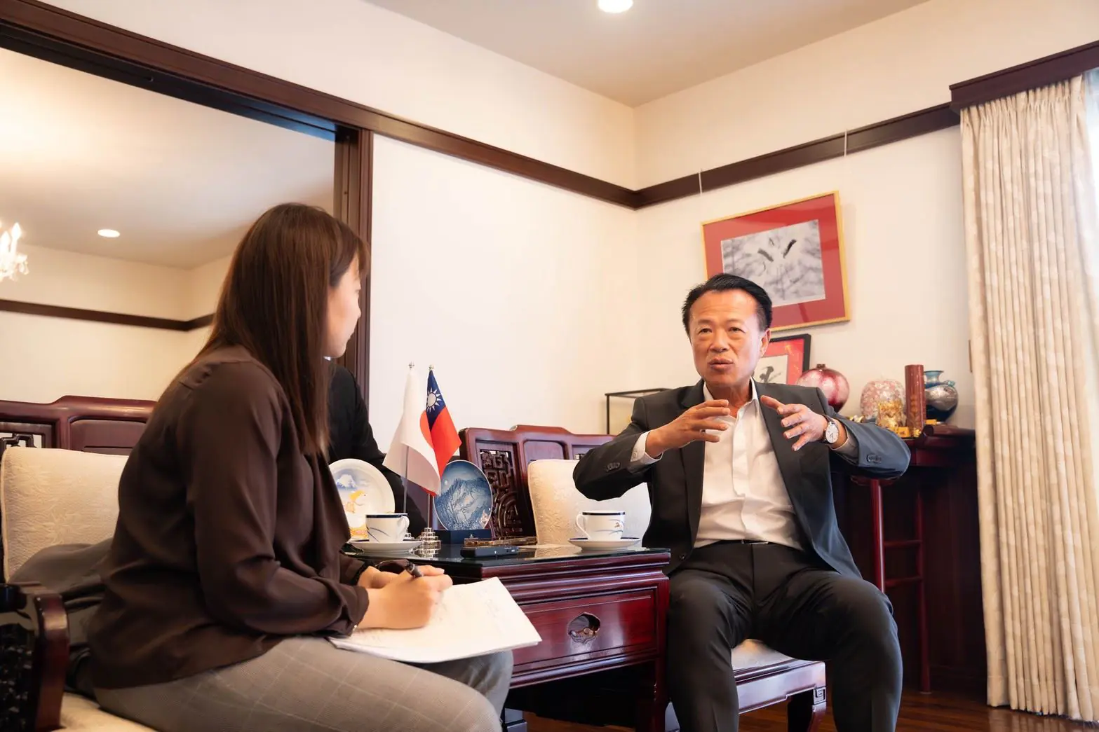 縣長翁章梁赴日接受「西日本新聞」專訪　向日本介紹嘉義轉型與願景