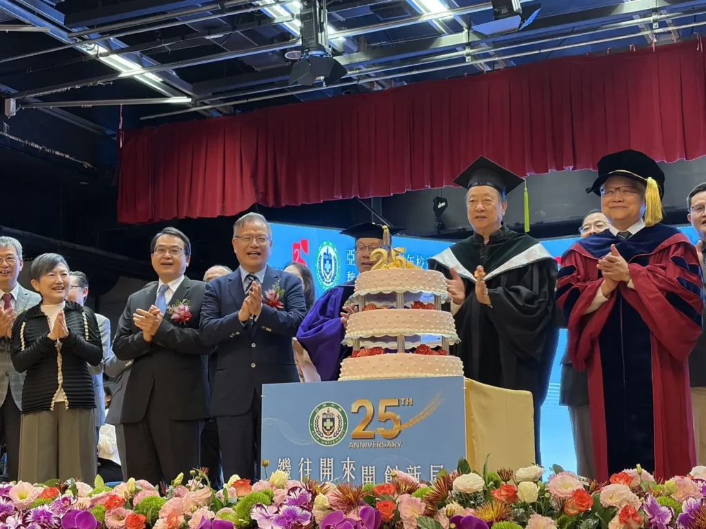 中市府出席亞洲大學25週年校慶 肯定產學合作與科技人才培育