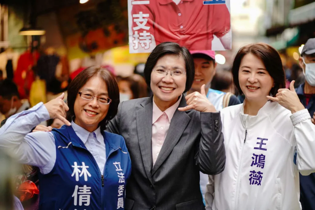 藍委王鴻薇、林倩綺陪同掃街 徐欣瑩竹北衝刺初選拚勝出