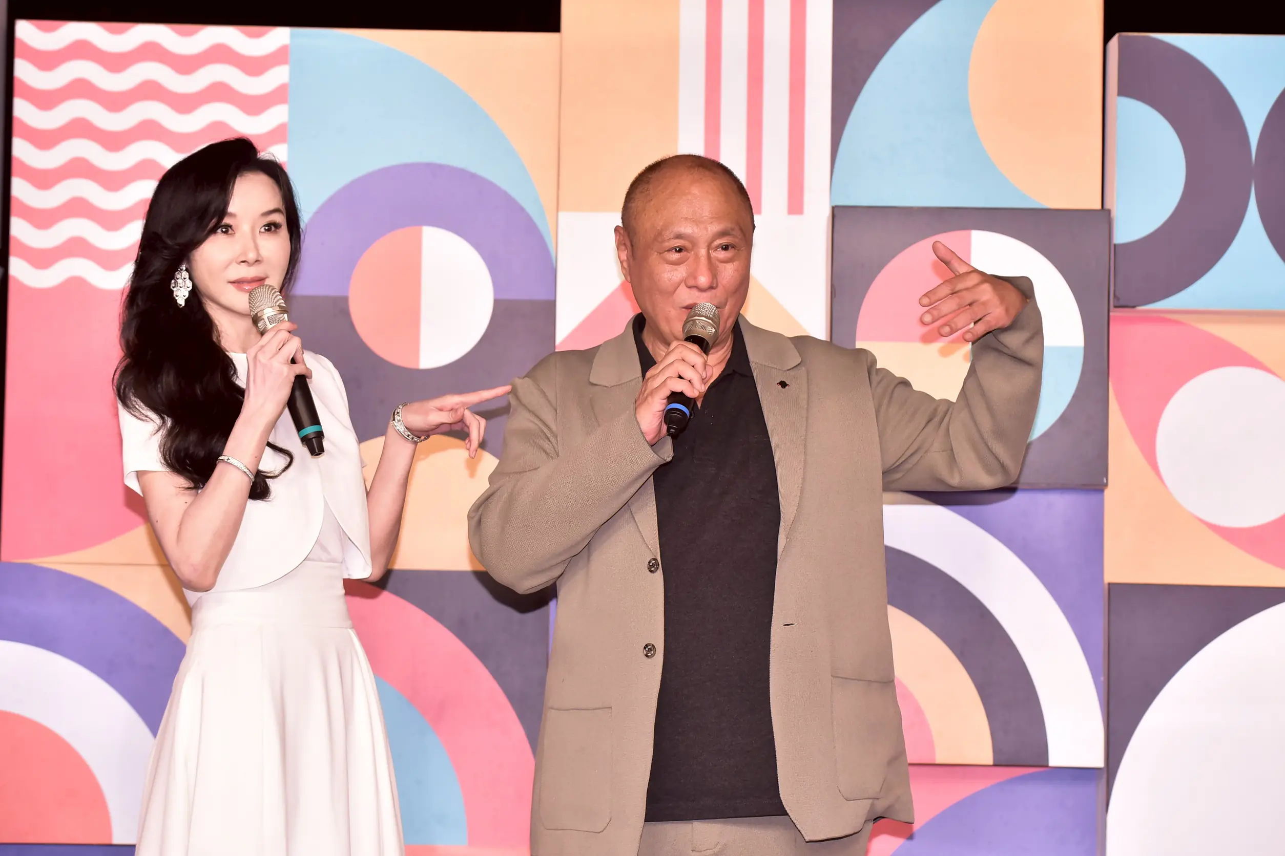 伍宗德-蕭薔再續前緣-蕭美女打頭陣尬辣妹［行善比高下］