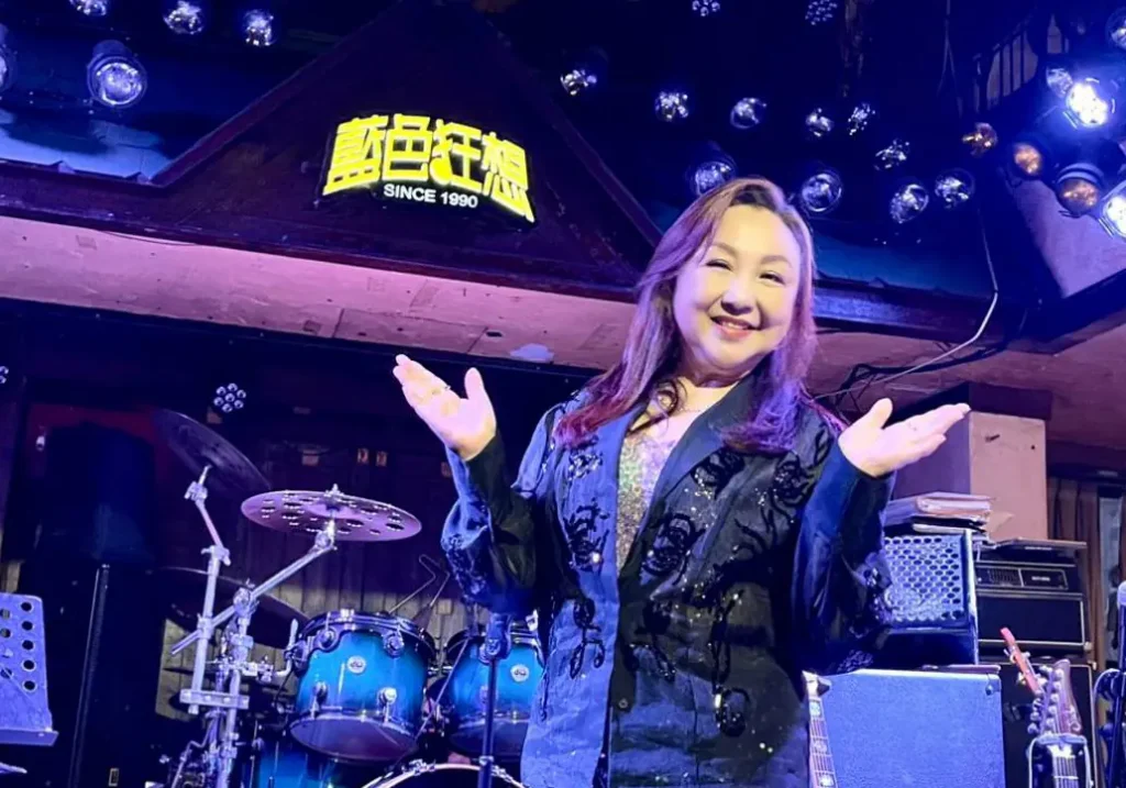 鄭怡被小鮮肉告白-霸氣神回「晚了40年」但這裡沒有阿姨-請叫姊