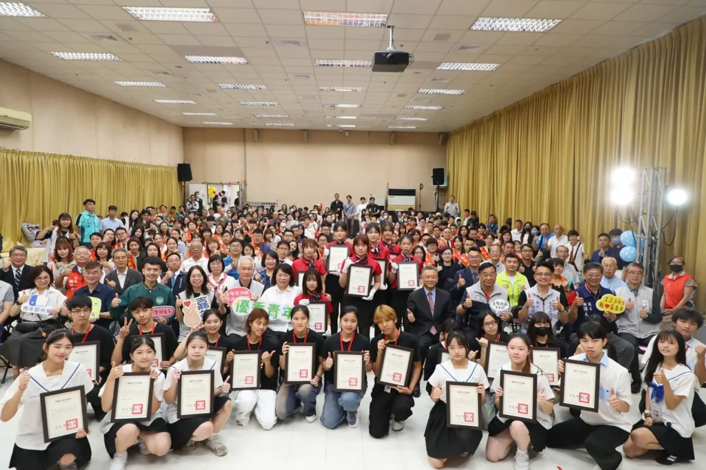 嘉義市表揚95位優秀青年 黃敏惠勉勵:以五大核心為後盾、勇敢逐夢 嘉義市表揚95位優秀青年 黃敏惠勉勵:以五大核心為後盾、勇敢逐夢