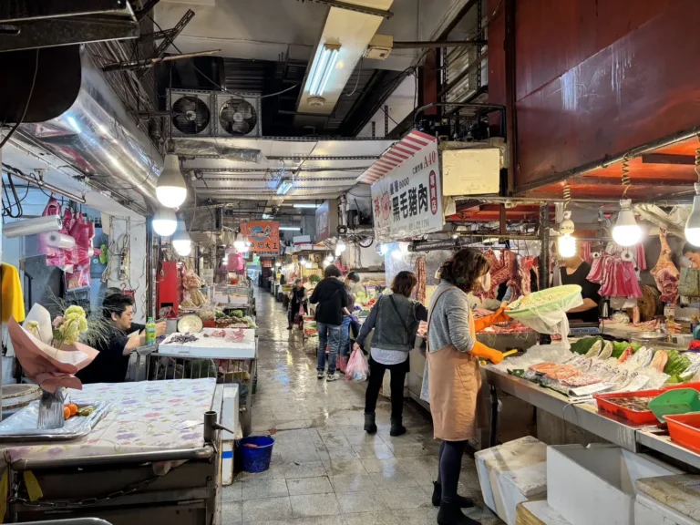 用行動支持在地攤商！基隆仁博愛市場施工期間　一樓美味持續不打烊
