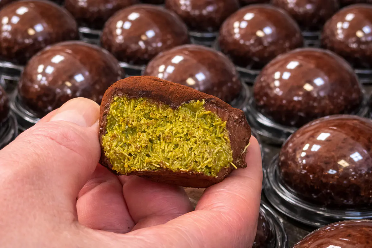 「杜拜巧克力系列」甜點風潮 台南遠東香格里拉飯店「品香坊」一次呈現雙重口感體驗 「杜拜巧克力系列」甜點風潮 台南遠東香格里拉飯店「品香坊」一次呈現雙重口感體驗