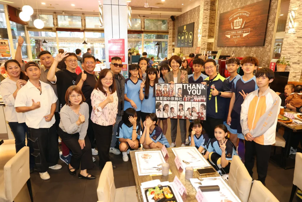 大成、埔里國中舞蹈團全國賽勇奪特優 許縣長兌現「牛排之約」 大成、埔里國中舞蹈團全國賽勇奪特優 許縣長兌現「牛排之約」