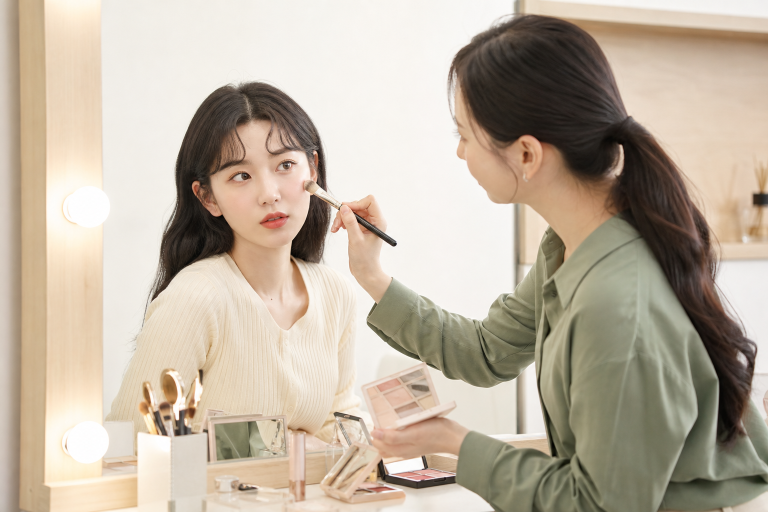 韓妝愛心瀏海配什麼妝？從底妝到唇色，打造完整韓系可愛造型的4個搭配邏輯