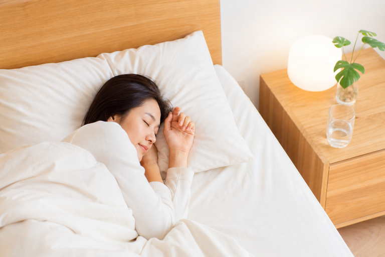 睡眠債能還清嗎？專家破解「週末補眠」迷思，告訴你真正有效的睡眠修復策略