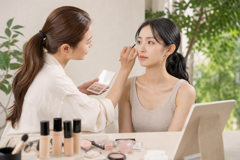 空靈感韓妝怎麼拿捏「似有若無」的妝量？從眼妝到唇妝的輕透比例完整拆解