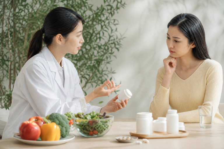 膠原蛋白補充品該停看聽！醫師與營養師建議不一致時，你應該聽誰的？