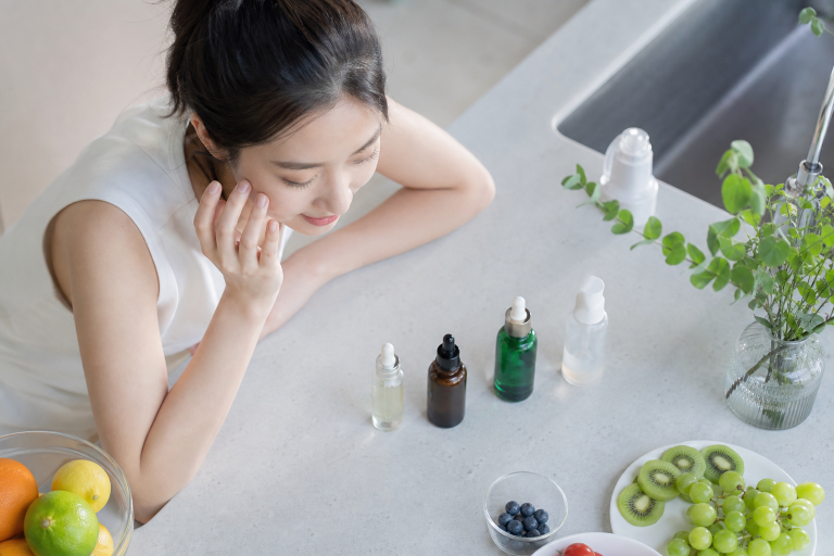 白天防曬、晚上修護？韓國精華液「早晚功效分工」的邏輯搞懂，才不會讓一半的效果浪費掉