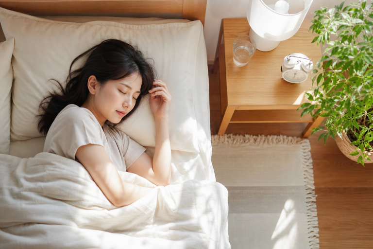 睡前「膠原蛋白流失」比你以為的更快？皮膚科醫師解析睡眠不足如何加速真皮層崩解