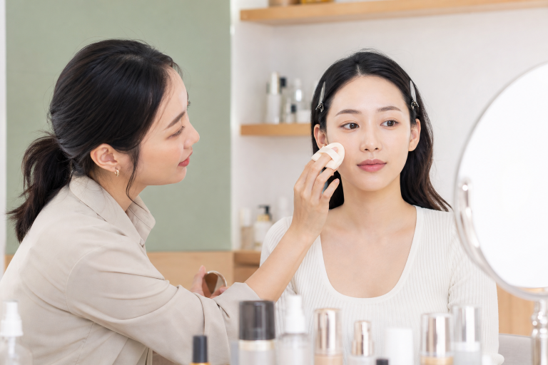 韓妝底妝上完為什麼「浮粉」？彩妝師從膚況到上妝手法找出4個最常被忽略的原因